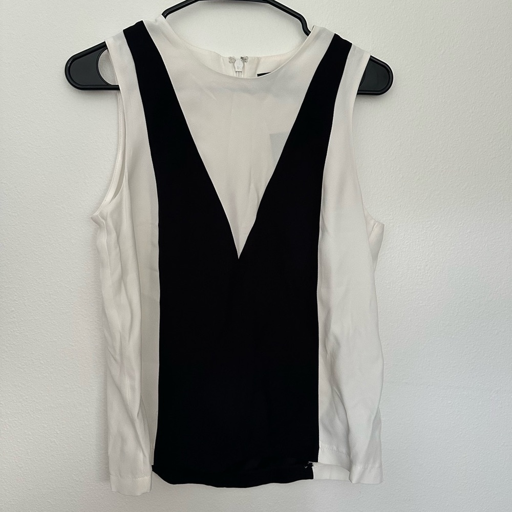 Topshop Monochrome color block Sleeveless Blouse size 6 NWT